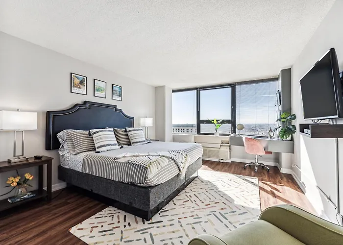 Mich Ave, Downtown, Grant Park 2bd-2ba #23 *