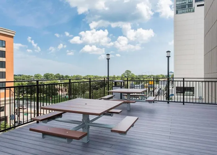 Mich Ave, Downtown, Grant Park 2bd-2ba #23 *